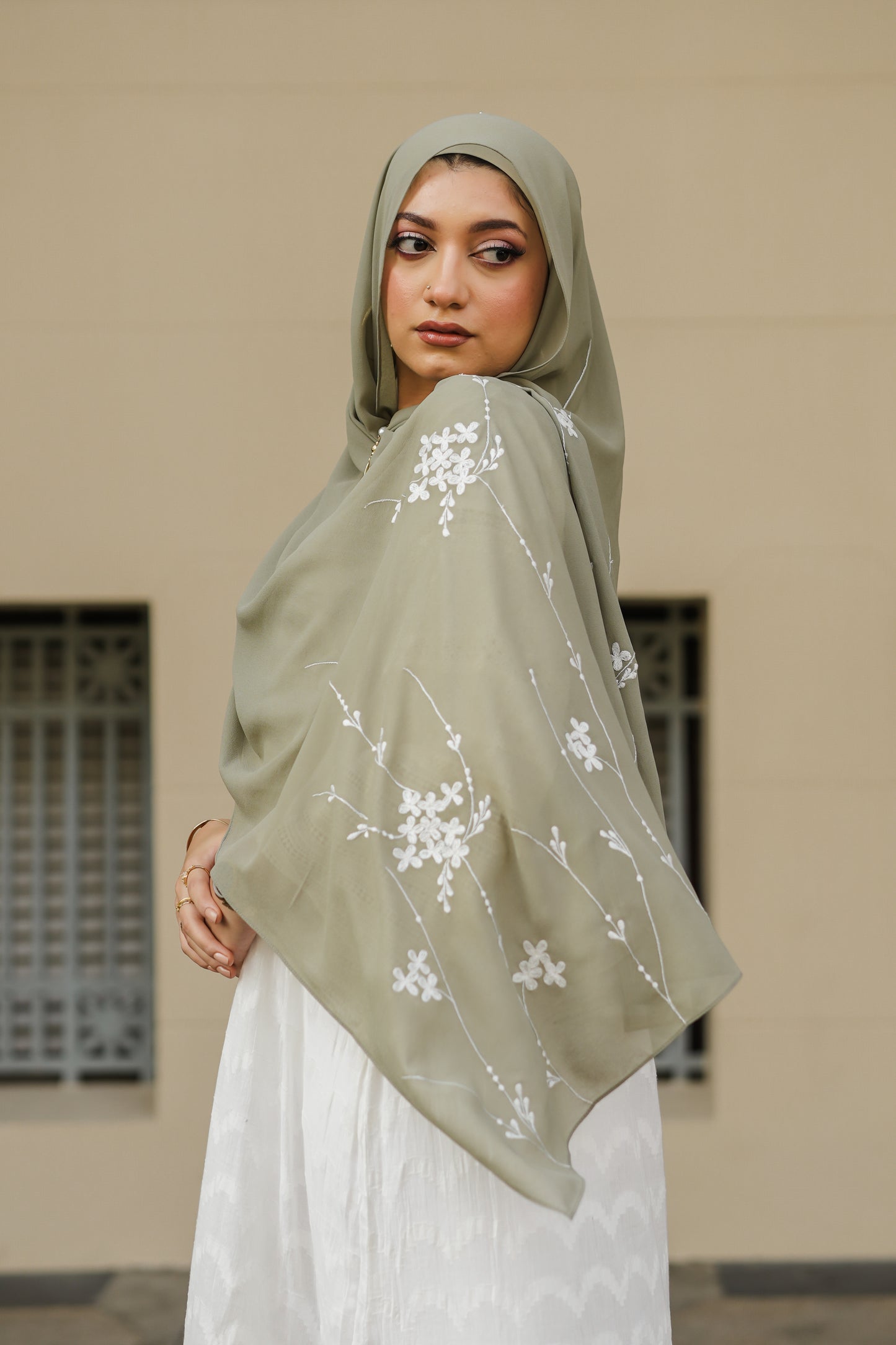 Embroidered shawl -RUSTIC GARDEN-