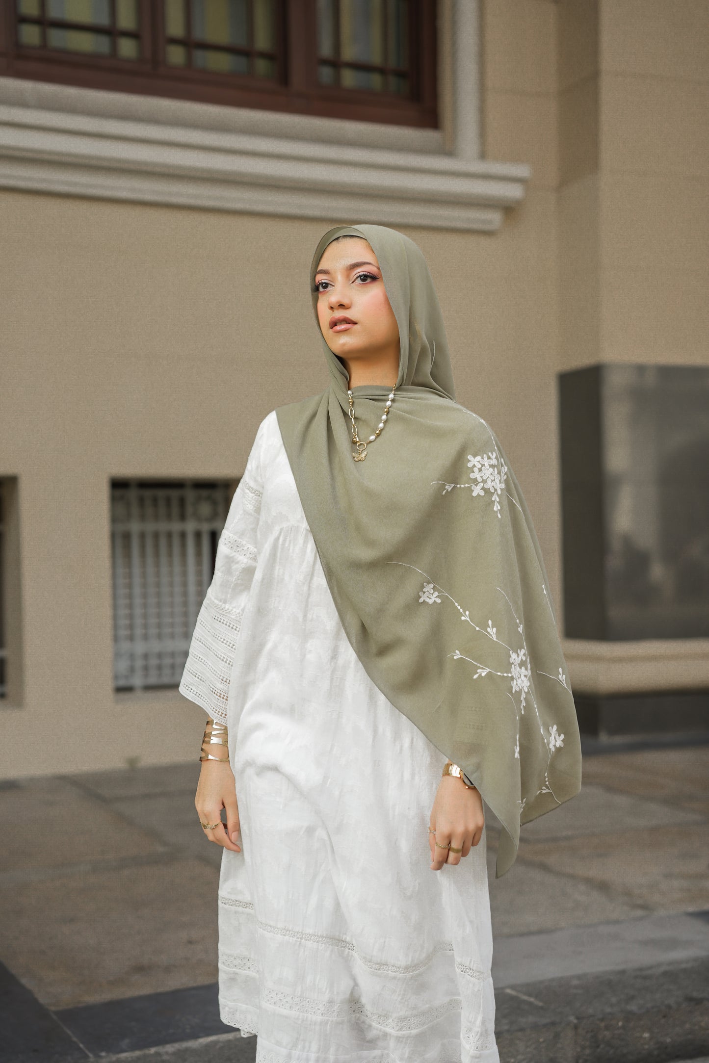 Embroidered shawl -RUSTIC GARDEN-