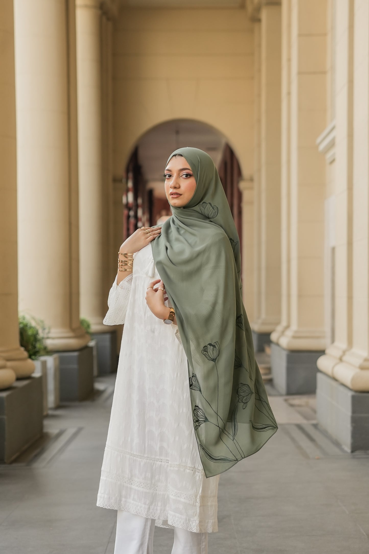 GENTLE BLOOM-Embroidered shawl