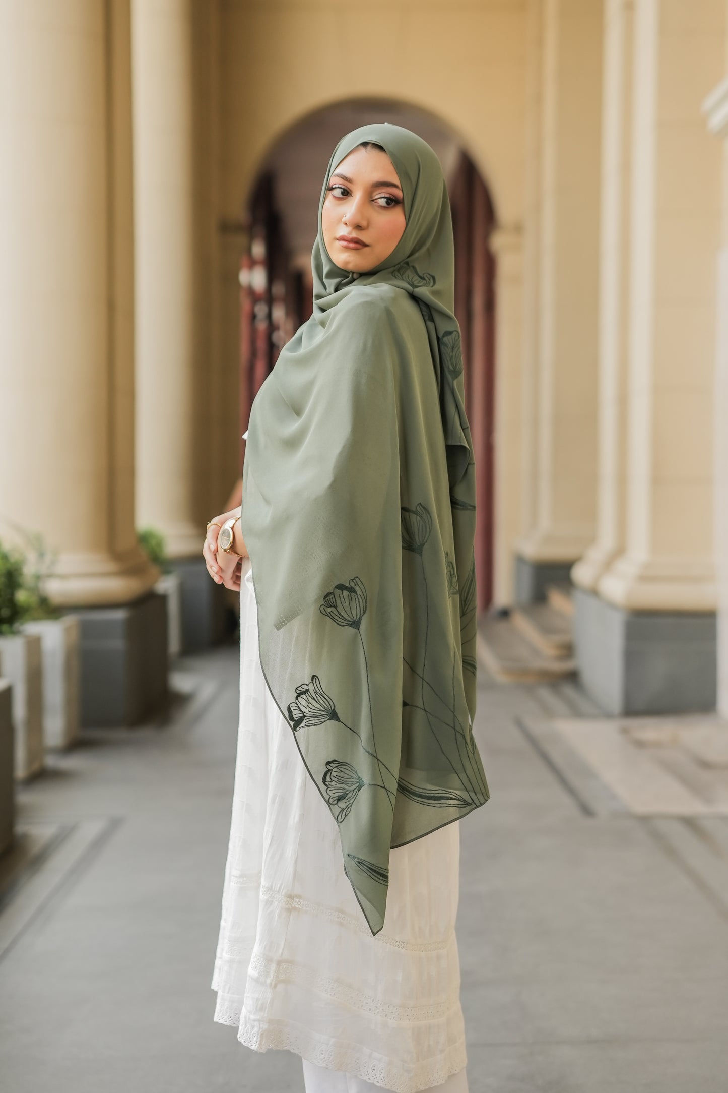 GENTLE BLOOM-Embroidered shawl