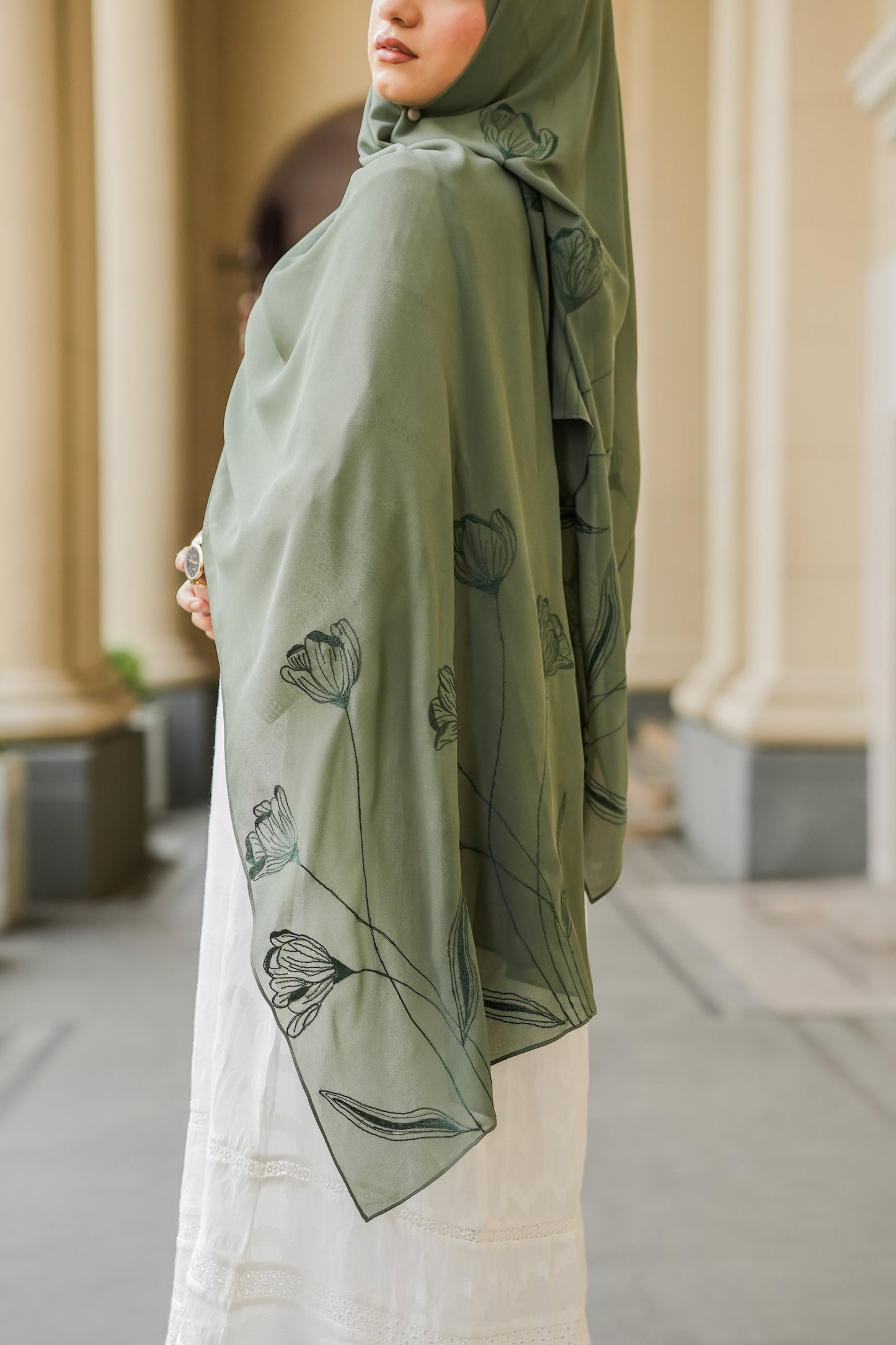 GENTLE BLOOM-Embroidered shawl