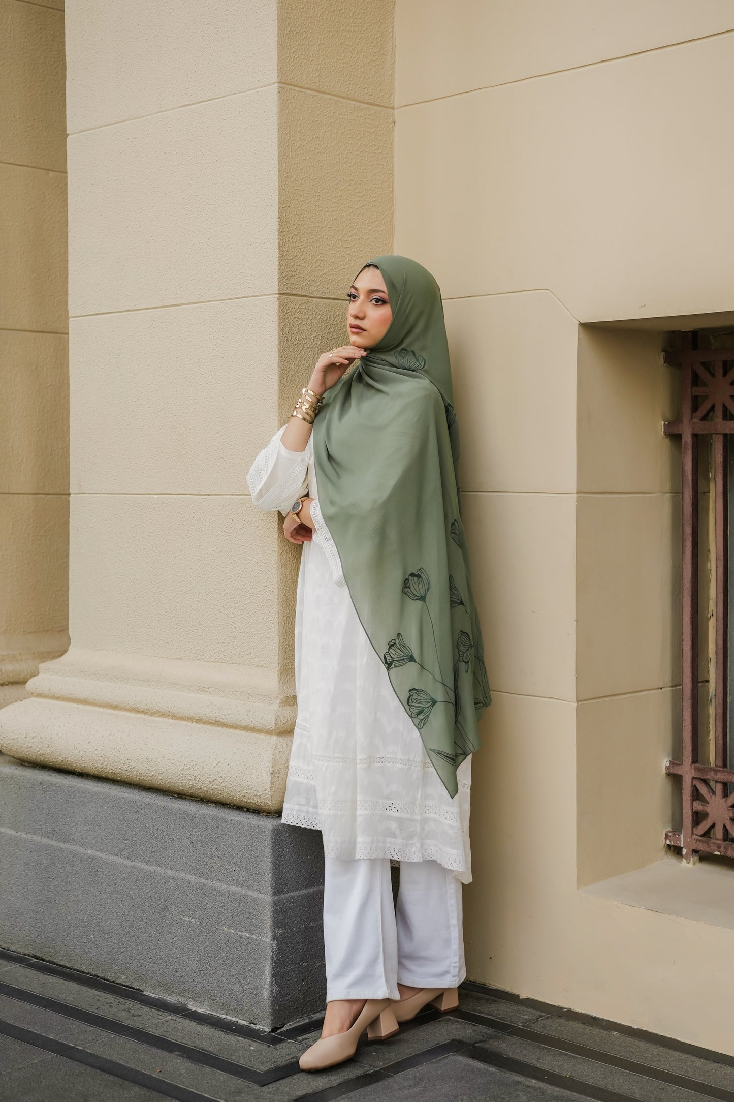 GENTLE BLOOM-Embroidered shawl