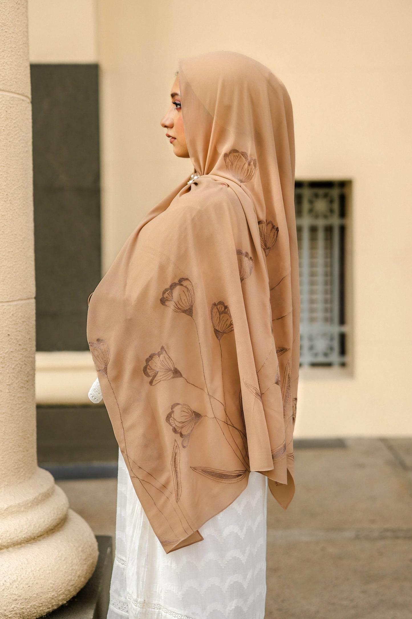 BROWN BUTTER-Embroidered shawl