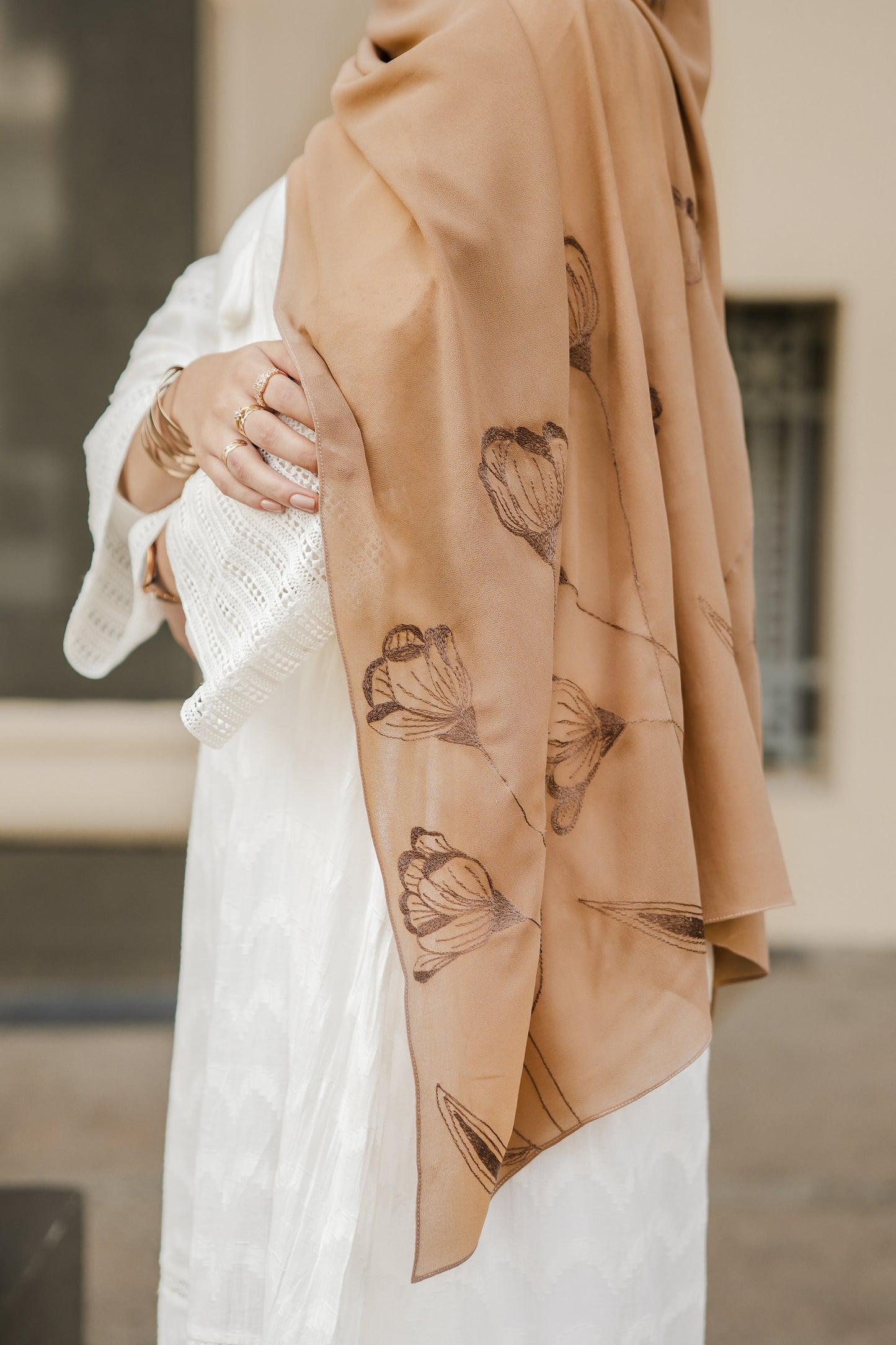 BROWN BUTTER-Embroidered shawl